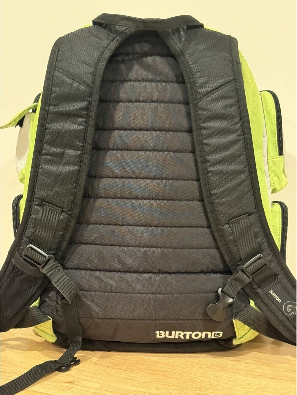 Burton Snowboard Backpack 15” Laptop Sleeve White Green Multi Pocket - Picture 10 of 10